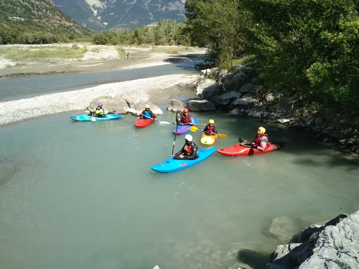 Stage kayak de rivière jeunes — Kameleon Activités